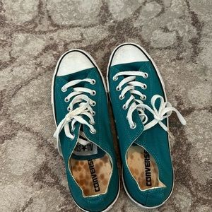 Blue converse shoes (Men’s 7/ Women’s 9)